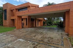 Casa en venta en conjunto cerrado y exclusivo Urb. El Solar Guataparo