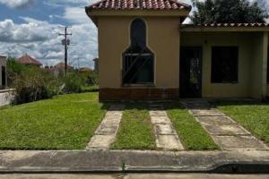 Casa obra gris de esquina en venta en San Pablo Valley Tocuyito