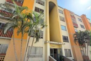 Apartamento equipado en venta en Res. Valles del Nogal San Diego