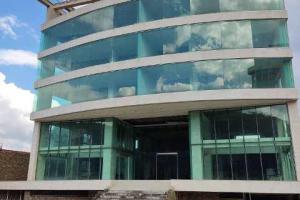Alquiler de funcional edificio de 1.500M²  en La viña 